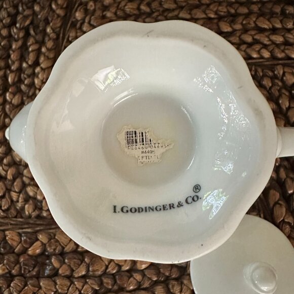 4 cup - Vintage Godinger & Co. White Porcelain Teapot: Flower Petal Design - Picture 6 of 6